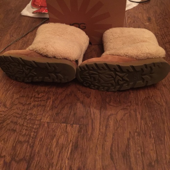 Ugg sheepskin chestnut size 7 - Picture 6 of 7